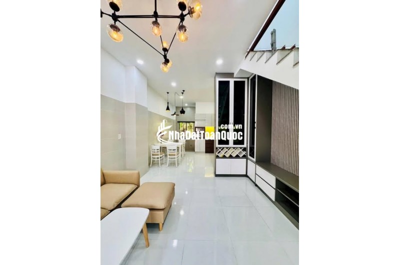 Gần chợ Vườn Lài ngã tư ga hẻm ô tô nhà ngon vào ở ngay nhìn là thích
